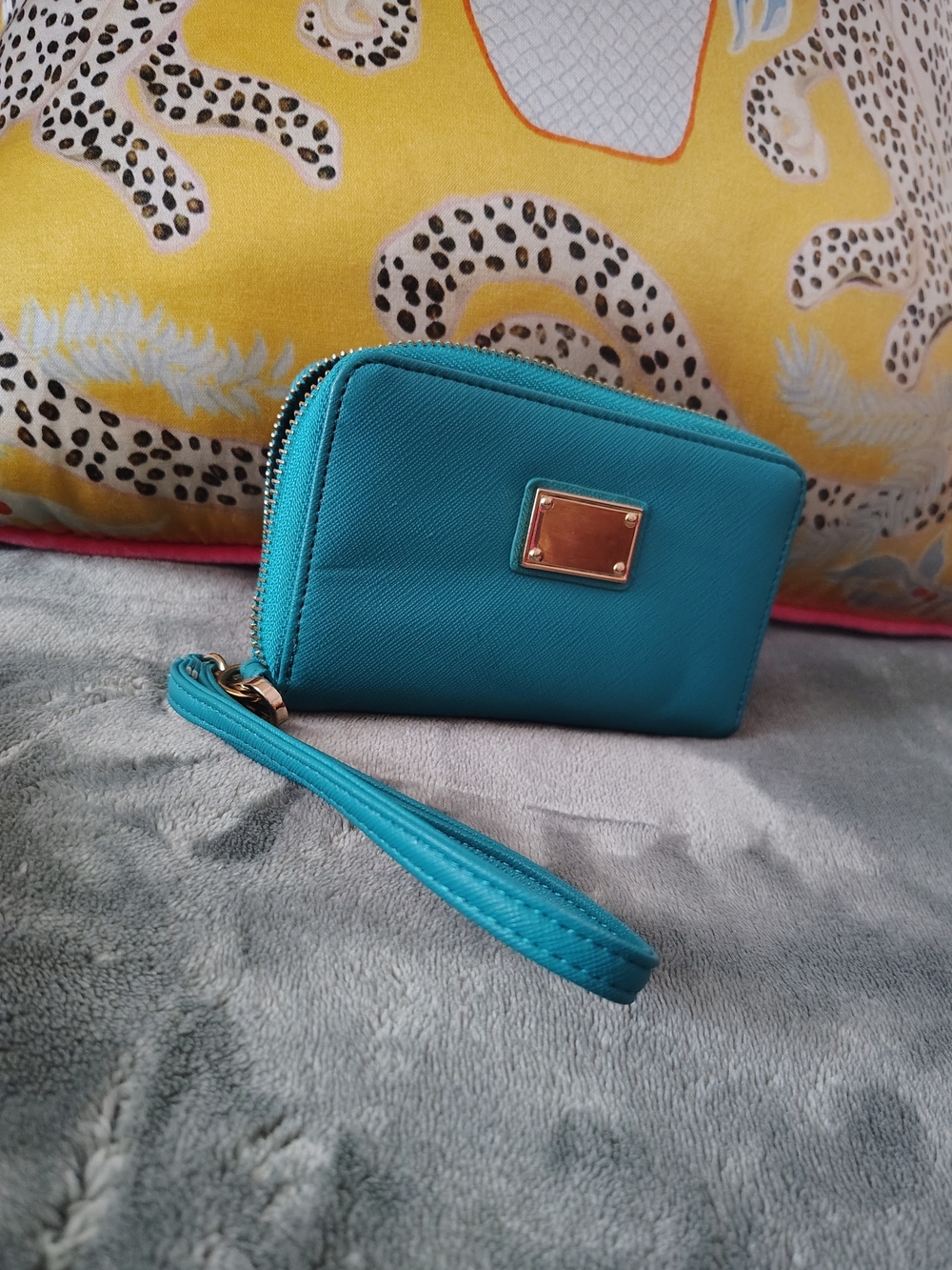 Teal Zip-Around Women's Card Wristlet - Teal